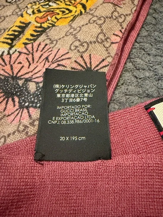 Gucci Pink and Beige GG Tiger Motif Wool Scarf with Yellow Tiger - Picture 8 of 8